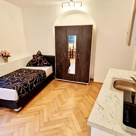 Zur Schoenen Lau- Monteurzimmer