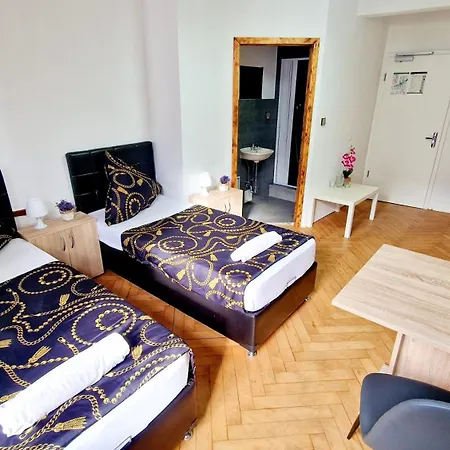 Zur Schoenen Lau- Monteurzimmer Szálloda