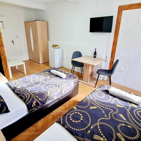 Otel Zur Schoenen Lau- Monteurzimmer