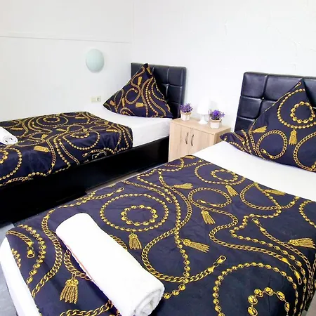 Zur Schoenen Lau- Monteurzimmer Szálloda