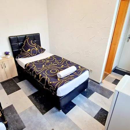 Szálloda Zur Schoenen Lau- Monteurzimmer