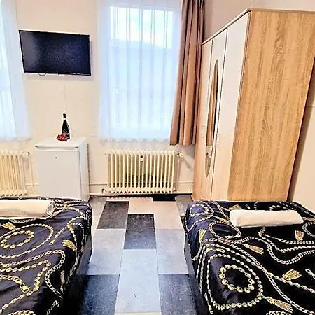 Zur Schoenen Lau- Monteurzimmer