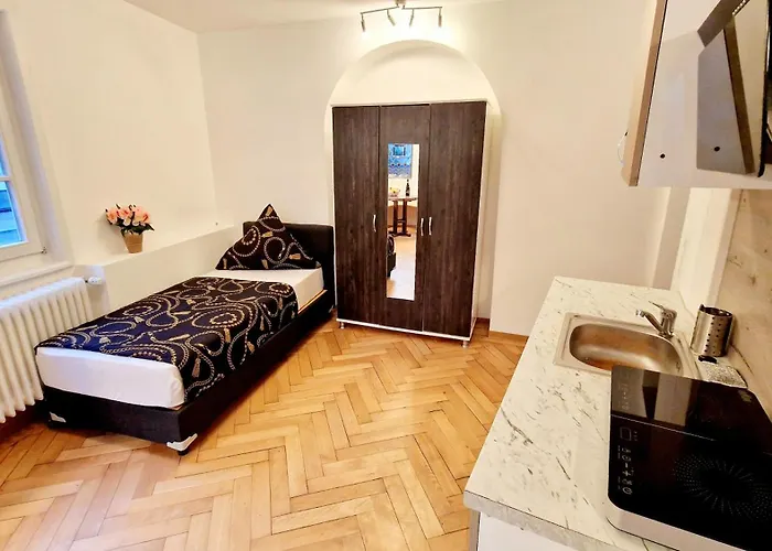 Zur Schoenen Lau- Monteurzimmer