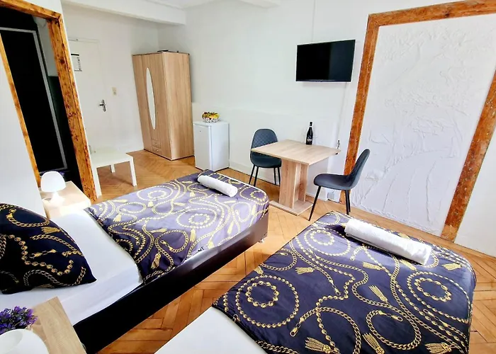 Hotel Zur Schoenen Lau- Monteurzimmer