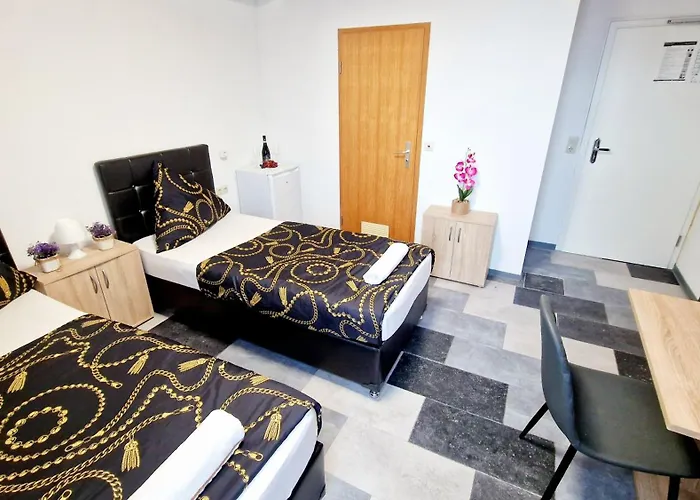 Zur Schoenen Lau- Monteurzimmer Hotel *