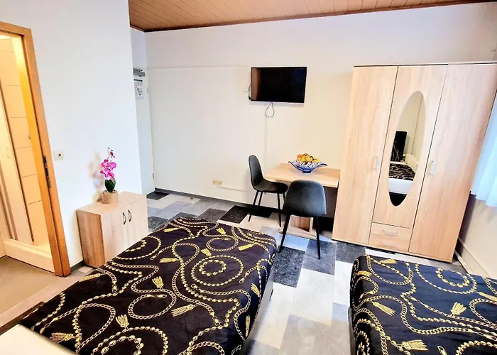 Zur Schoenen Lau- Monteurzimmer