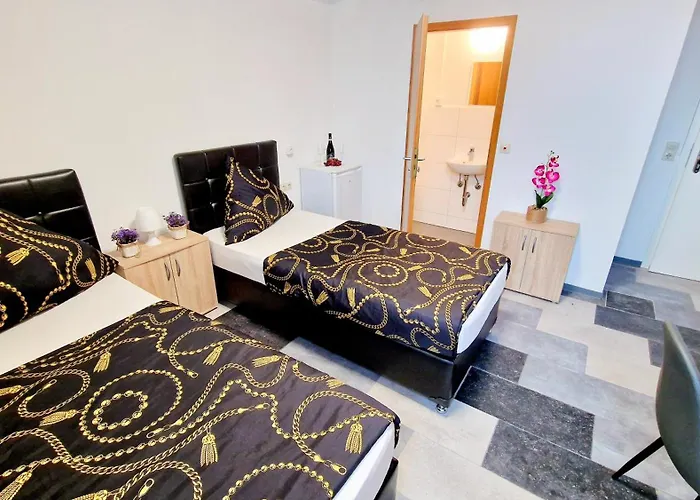 Zur Schoenen Lau- Monteurzimmer Hotel *