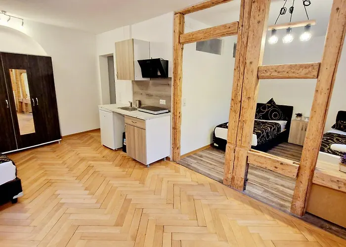 Zur Schoenen Lau- Monteurzimmer Hotel *