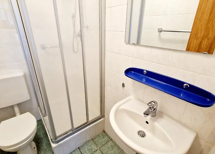 Zur Schoenen Lau- Monteurzimmer