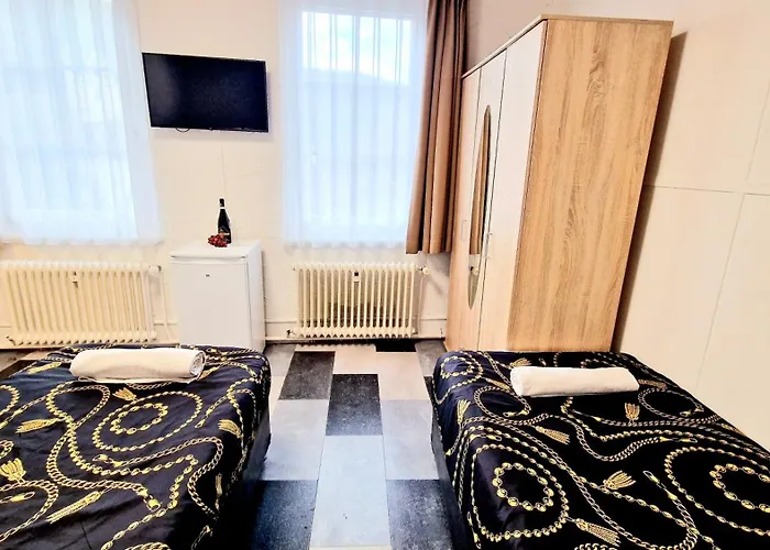 Zur Schoenen Lau- Monteurzimmer Hotel *