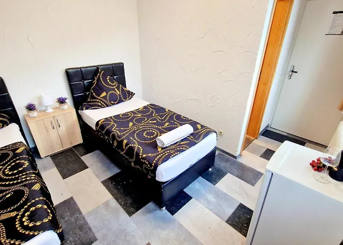 Hotel Zur Schoenen Lau- Monteurzimmer